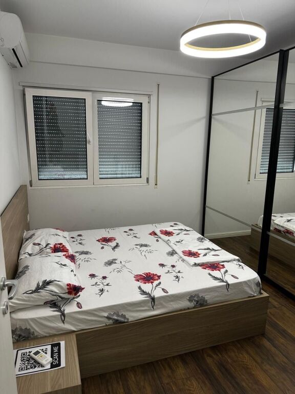 Appartamento 1+1 in affitto a Komuna e Parisit