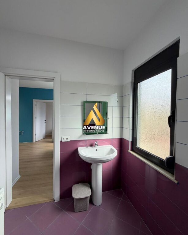 Appartamento 1+1 in vendita vicino a Casa Italia, Tirana