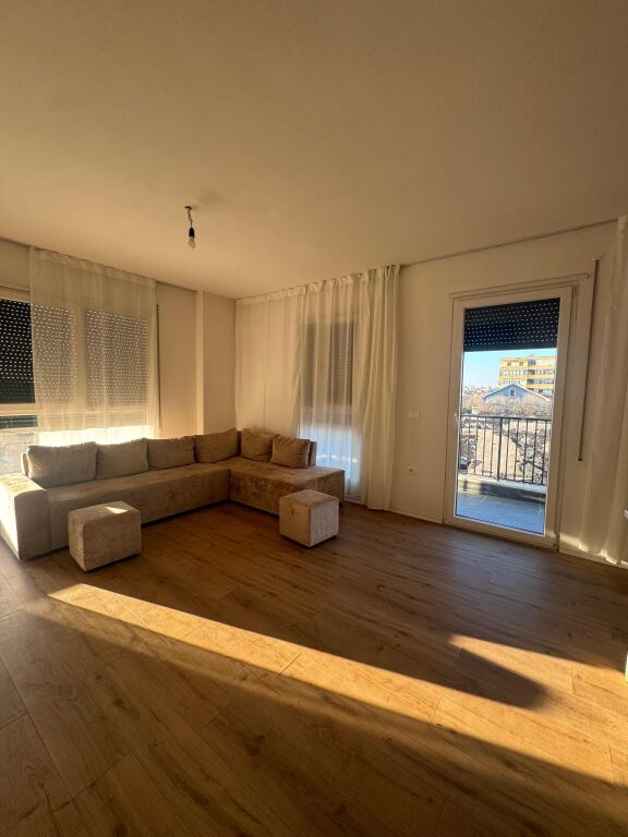 🏠IN AFFITTO Appartamento 2+1+2📍Don Bosko, Trio Towers Residence  🏢Palazzo con ascensore 🏷️Prezzo: 60.000 Leke/Mese