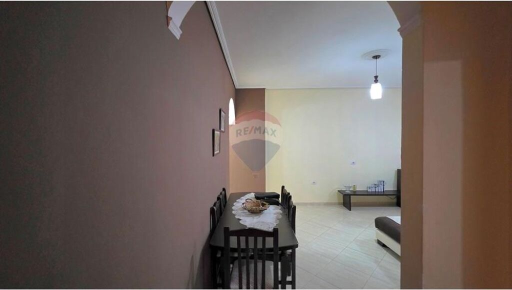 Apartament 1+1 ne shitje , prane Kishes Ortodokse