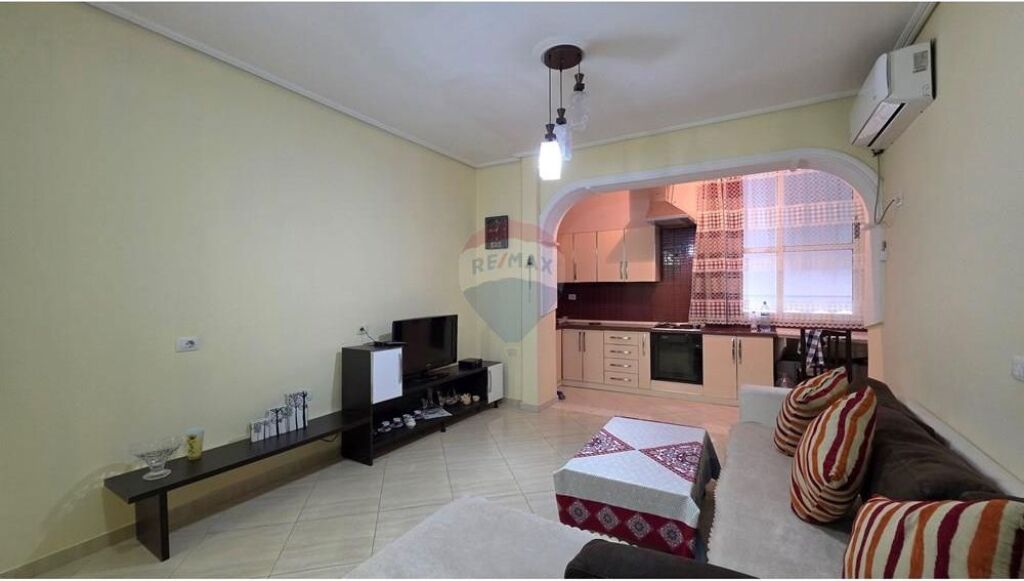 Apartament 1+1 ne shitje , prane Kishes Ortodokse
