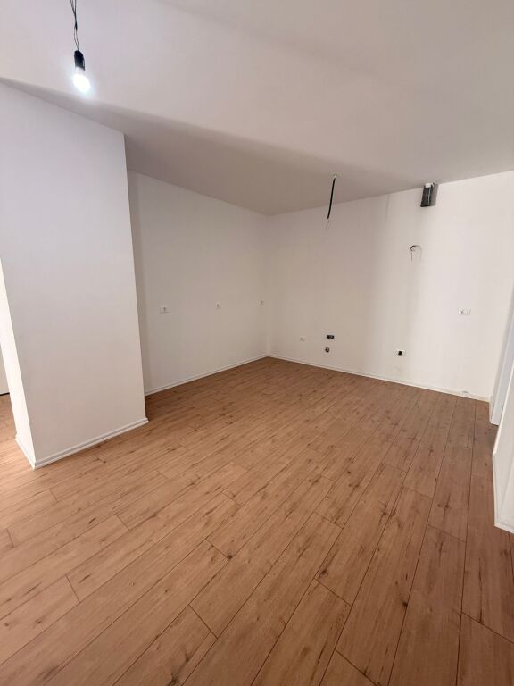 VENDESI APPARTAMENTO 2+1+2 EX QUARTIERE DELLA POLIZIA, DURAZZO