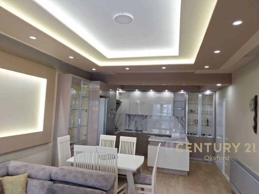 FOR RENT 2+1 APARTMENT WITH PARKING SPACE NEAR THE NEW BAZAAR