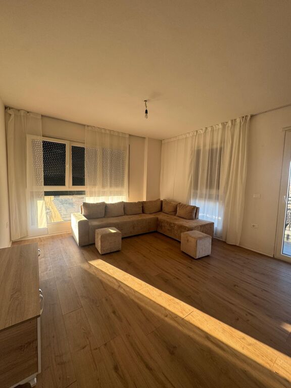 🏠Apartament 2+1+2 me qira 📍Don Bosko, Trio Towers Residence  🏢Kati i 2, pallat me ashensor 🏷️Çmimi: 60.000 Leke/Muaj