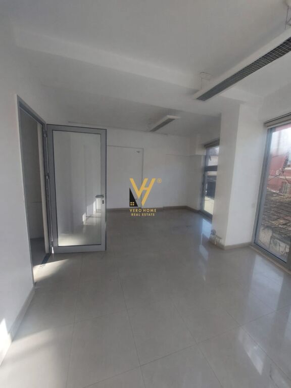 UFFICIO 60 M2 IN AFFITTO A PAZARI I RI 70.000 LEKE