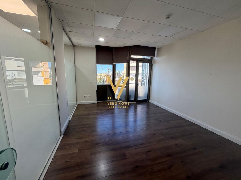 JEPET AMBIENT BIZNESI 100 M2 ME QERA TE SHESHI WILLSON 1.800 EURO