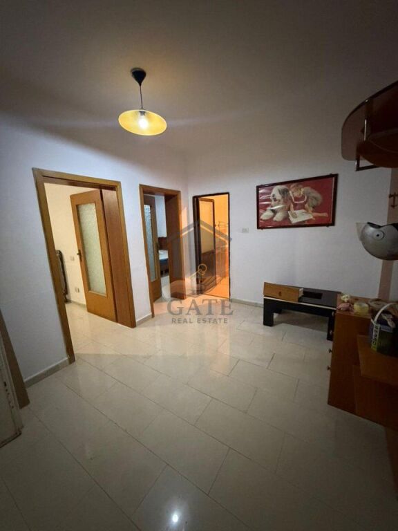 Affittasi Primo Piano di una Villa Vicino a Croce Rossa Durazzo