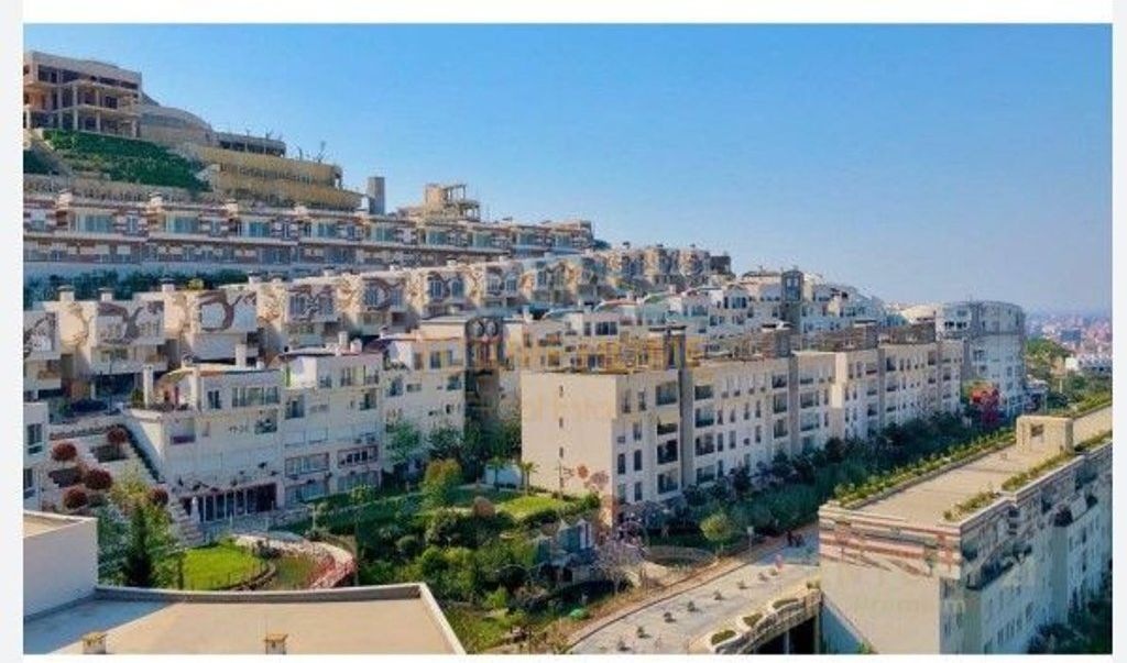VENDESI VILLA SU 3 PIANI RESIDENZA KODRA E DIELLIT 1