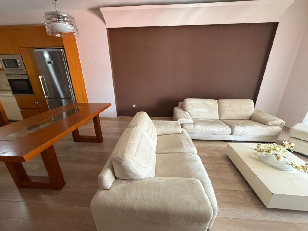 Jepet Apartament me qera