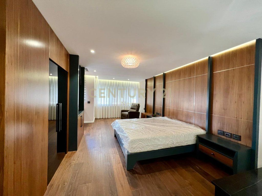 FOR RENT SUPER APARTMENT 2+1+2 WITH 2 PARKING SPOTS NEAR THE BOTANICAL GARDEN MOSQUE