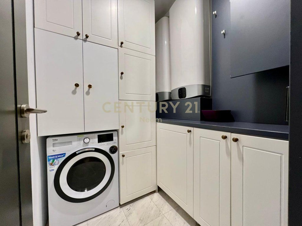 FOR RENT SUPER APARTMENT 2+1+2 WITH 2 PARKING SPOTS NEAR THE BOTANICAL GARDEN MOSQUE