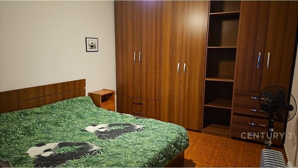 Appartamento 1+1 al primo piano di una villa, Via Siri Kodra! 550 € /Mese