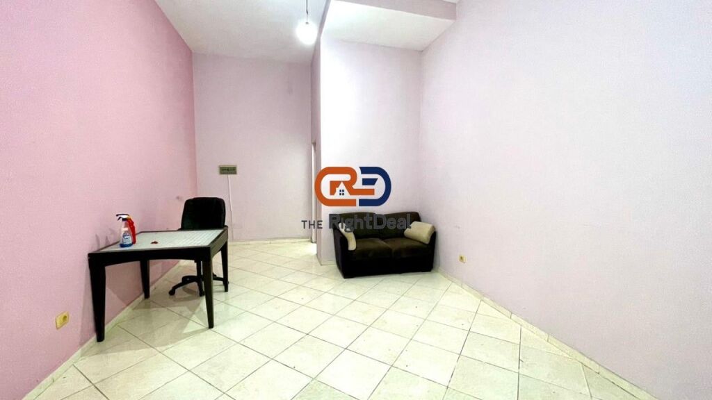 Ad Astir, Unità Commerciale in Affitto, Adatta per Diverse Attività Commerciali!!!