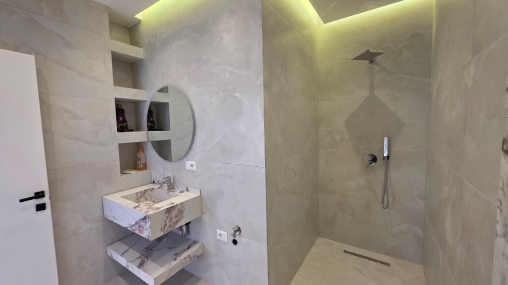 Appartamento 2+1+2 in Vendita – Lungomare, Vlora