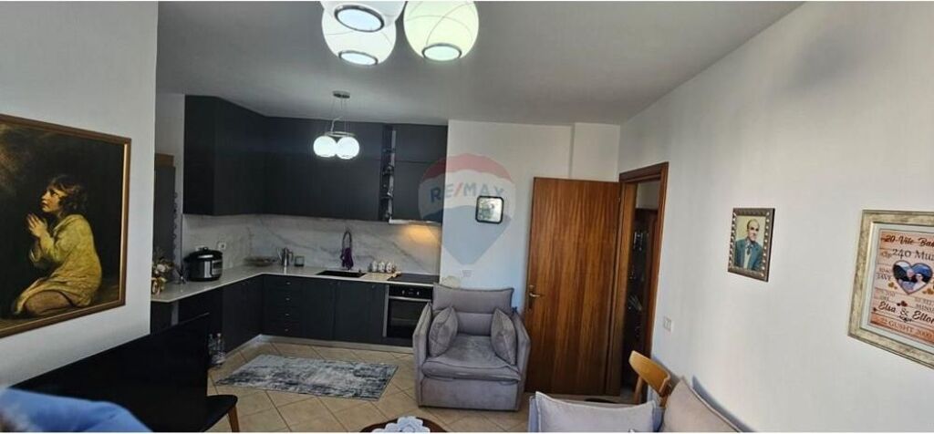 Shitet Apartament 1+1+depo+verande