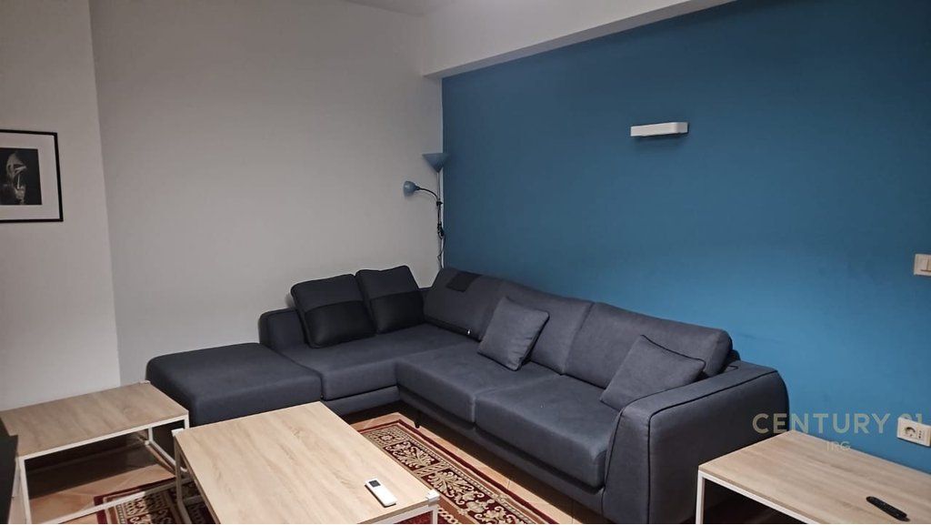 Appartamento 1+1 al primo piano di una villa, Via Siri Kodra! 550 € /Mese