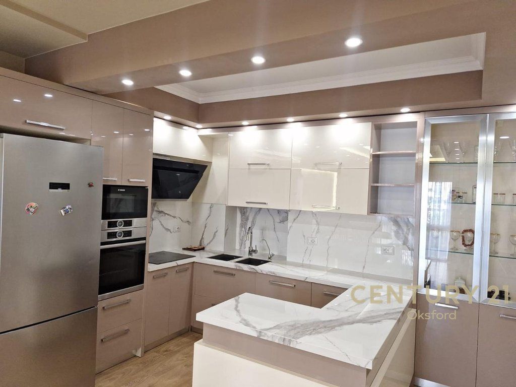 FOR RENT 2+1 APARTMENT WITH PARKING SPACE NEAR THE NEW BAZAAR