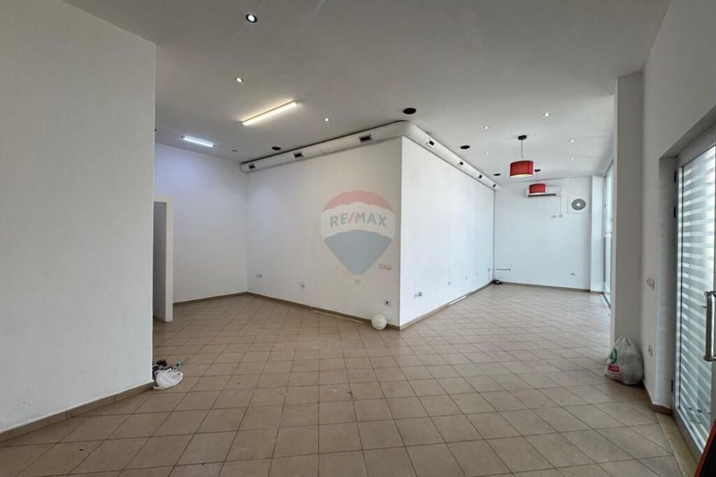 SHOP FOR RENT NEAR THE FORMER CIRCUS!