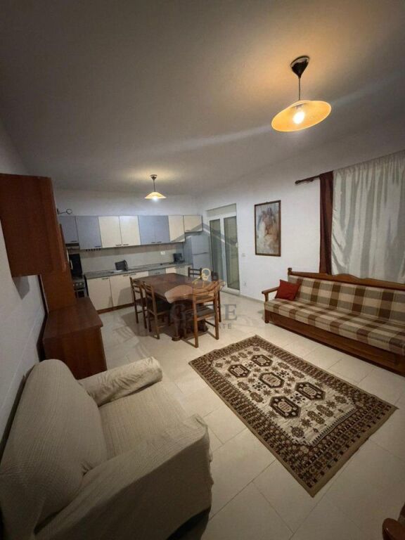 Affittasi Primo Piano di una Villa Vicino a Croce Rossa Durazzo