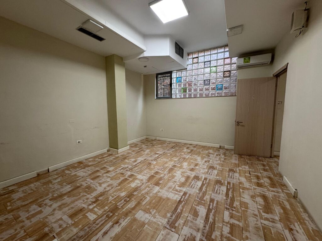 AFFITTASI AMBIENTE PER UFFICIO, SELVIA