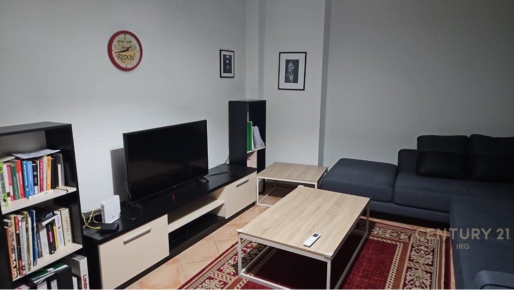 Appartamento 1+1 al primo piano di una villa, Via Siri Kodra! 550 € /Mese