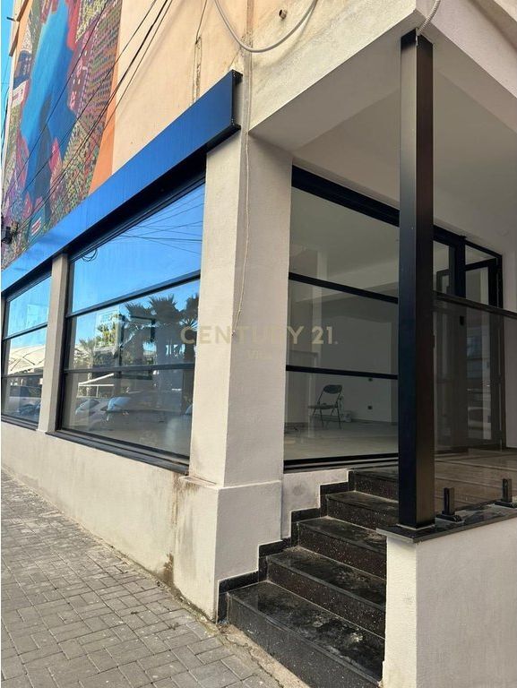COMMERCIAL UNIT FOR RENT AT VOLLGA