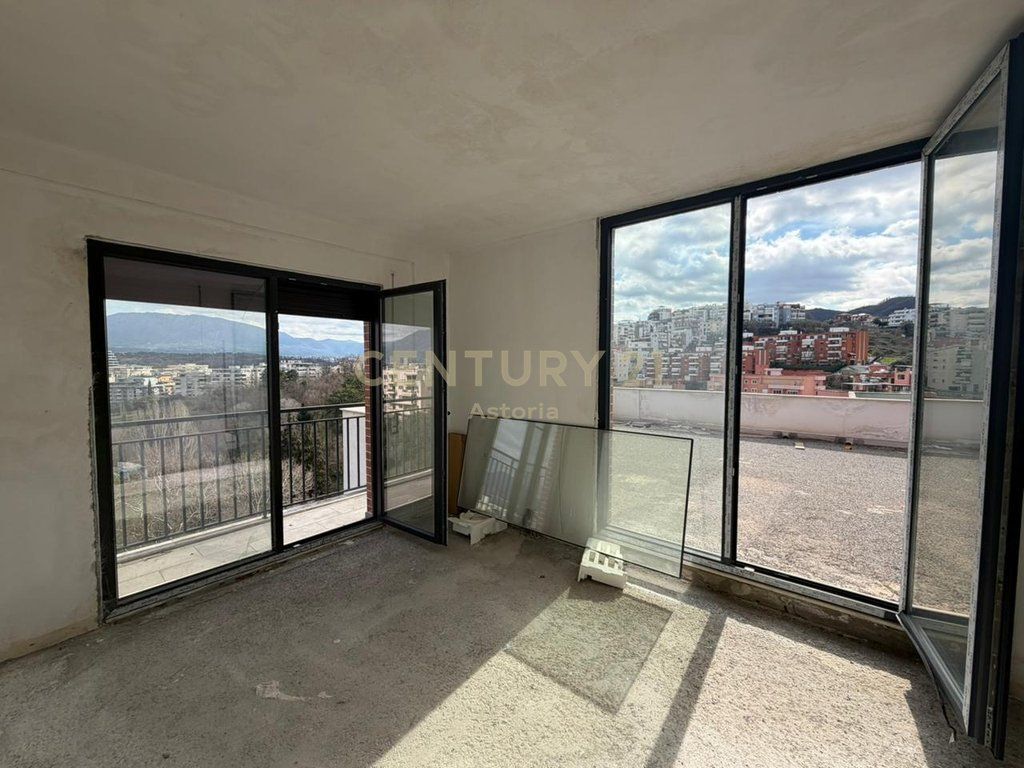 VENDESI APPARTAMENTO GIARDINO BOTANICO 1+1 90m² PIANO 5