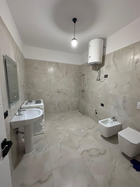 Apartament 2+1+Post Parkimi ne Paskuqan!
