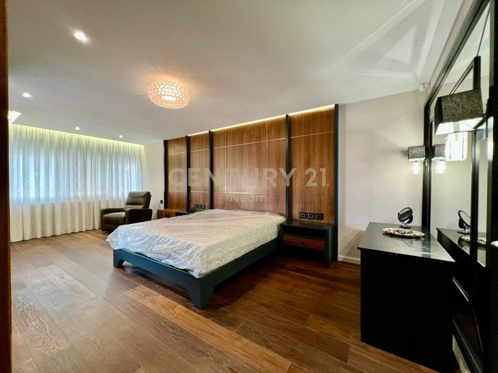 FOR RENT SUPER APARTMENT 2+1+2 WITH 2 PARKING SPOTS NEAR THE BOTANICAL GARDEN MOSQUE