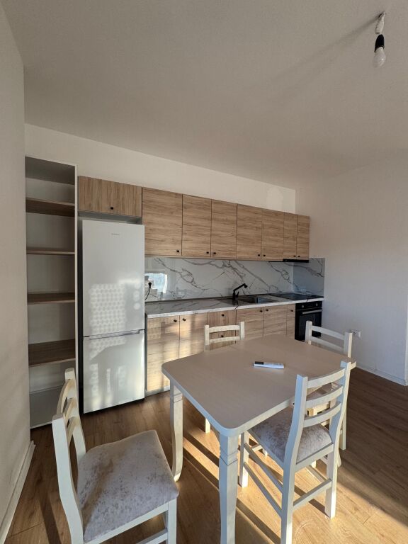 🏠Apartament 2+1+2 me qira 📍Don Bosko, Trio Towers Residence  🏢Kati i 2, pallat me ashensor 🏷️Çmimi: 60.000 Leke/Muaj
