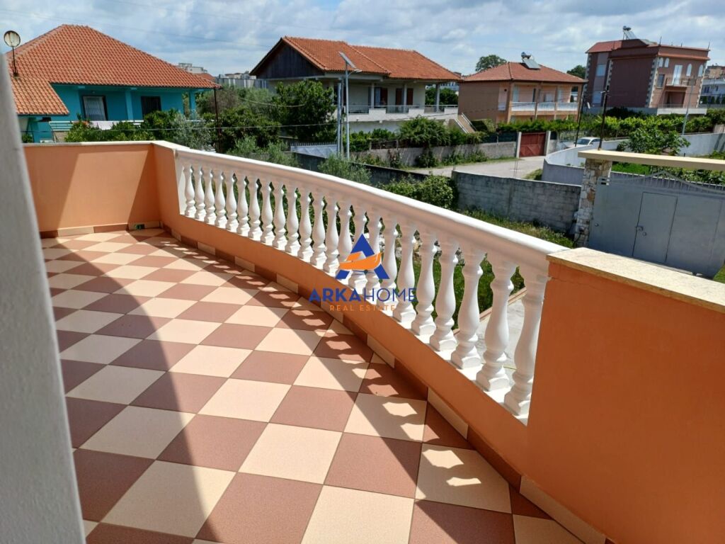 JEPET VILË 3 KATSHE ME QIRA 810M2 "RRUGA AULONA, KRYENGRITJE E FIERIT, FIER" 2500 EURO
