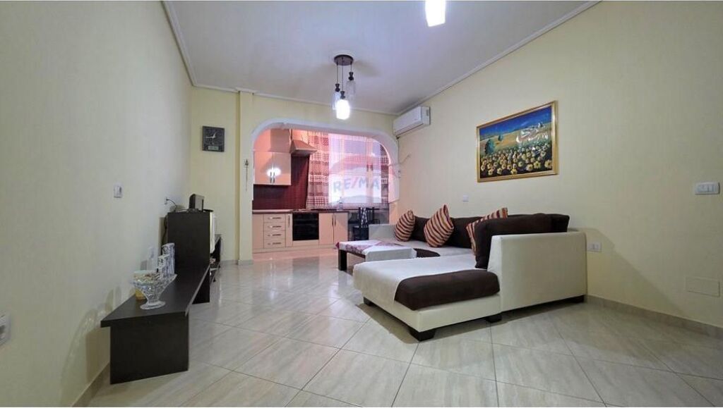 Apartament 1+1 ne shitje , prane Kishes Ortodokse