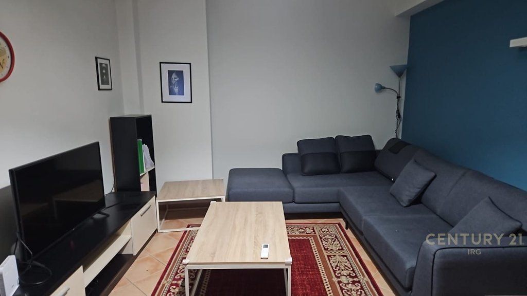 Appartamento 1+1 al primo piano di una villa, Via Siri Kodra! 550 € /Mese