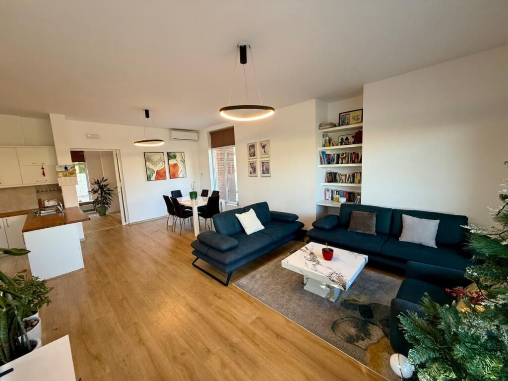 📣 QERA SUPER VILE 📍 Prane Liqenit Te Farkes ✨  🏡 Vile 2-Kateshe 💶 Cmimi 2.500 Euro