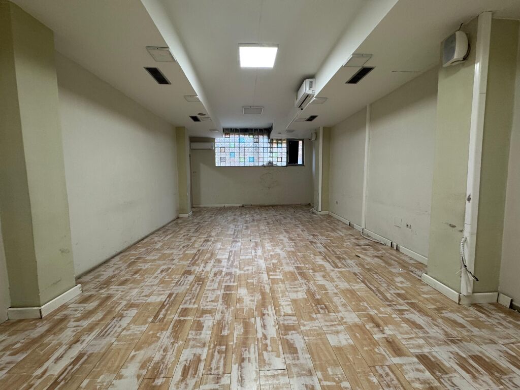 AFFITTASI AMBIENTE PER UFFICIO, SELVIA
