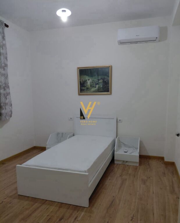 AFFITTASI INGRESSO 5+1+2+BLK A ALI DEM 1.300 EURO