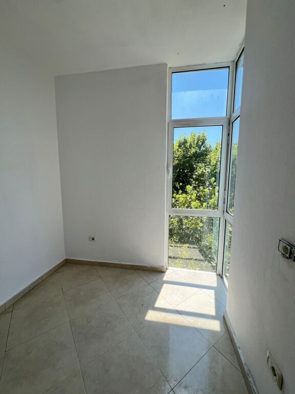 Locale in Affitto per Uffici – Zona "Ish-Ekspozita"