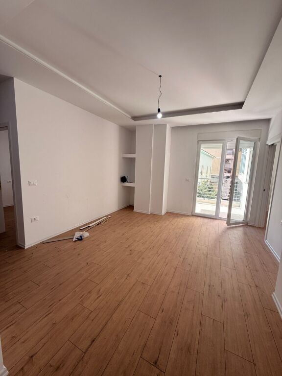 VENDESI APPARTAMENTO 2+1+2 EX QUARTIERE DELLA POLIZIA, DURAZZO