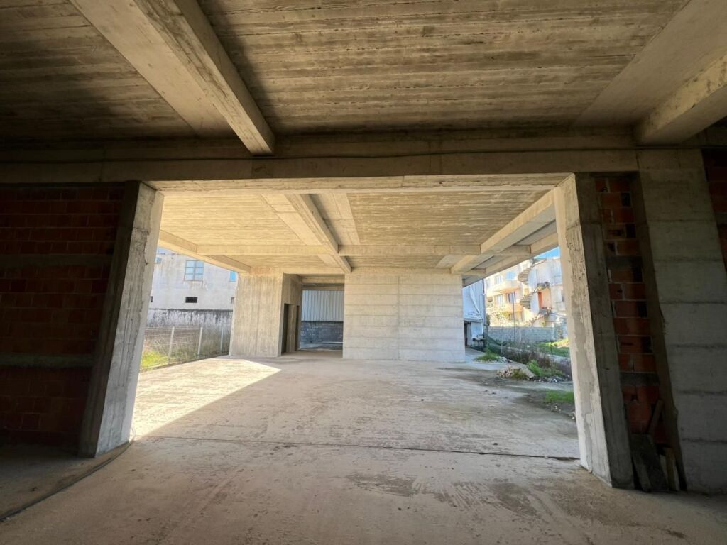 Business Premises for Rent – Warehouse + Office | Kamëz