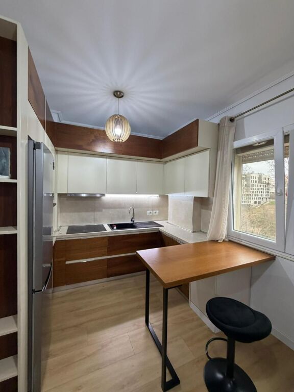 🏡 Apartament me Qira 🛏️ 2+1+2 📍 Pranë Kopshti Zoologjik i Tiranës💶 720€ / muaj