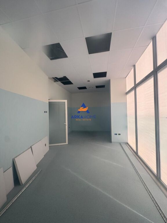 UNITÀ COMMERCIALE IN VENDITA 132M2 "COMUNE DI PARIGI" 488.400 EURO