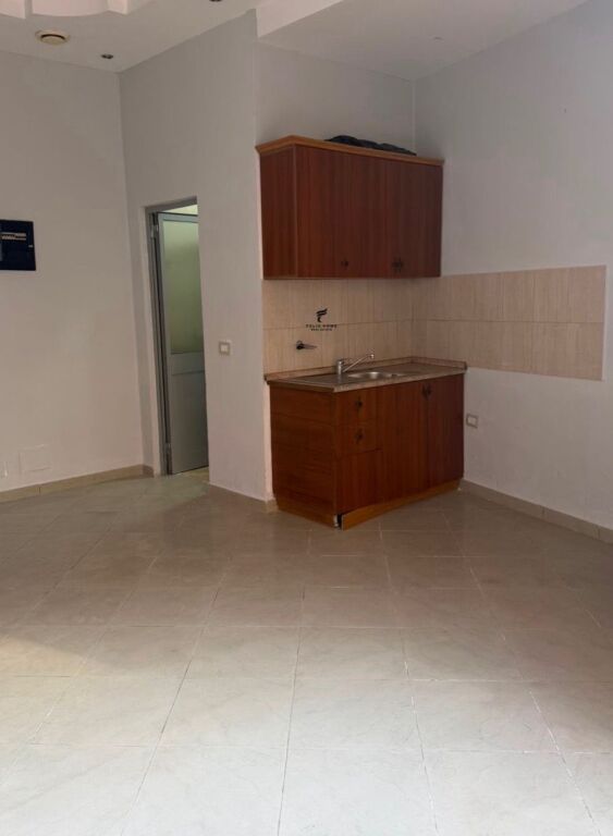 SHOP FOR RENT 40 M2 MINE PEZA 39,000 LEKE FH-57810