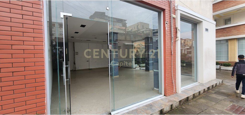 LOCALE COMMERCIALE IN AFFITTO VICINO AL CAMINO
