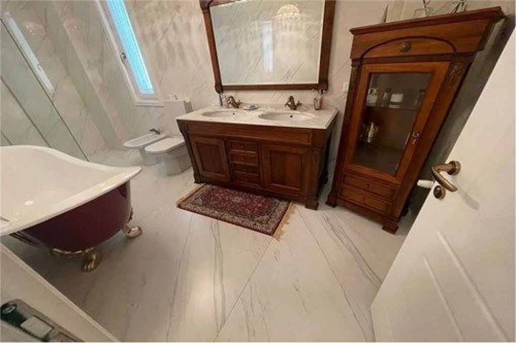 Villa individuale con cortile privato e piscina in affitto nella periferia di Tirana, villaggio Damjan.