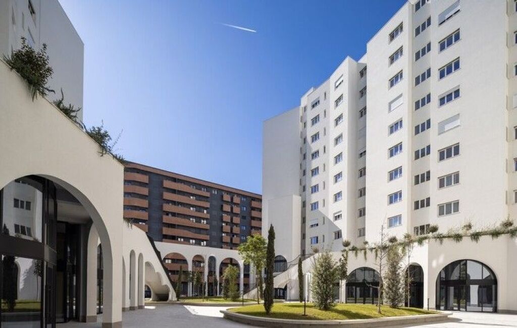 🏢 Jepet me qira – Apartament 1+1 me ballkon | River Residence, Ish Fusha e Aviacionit