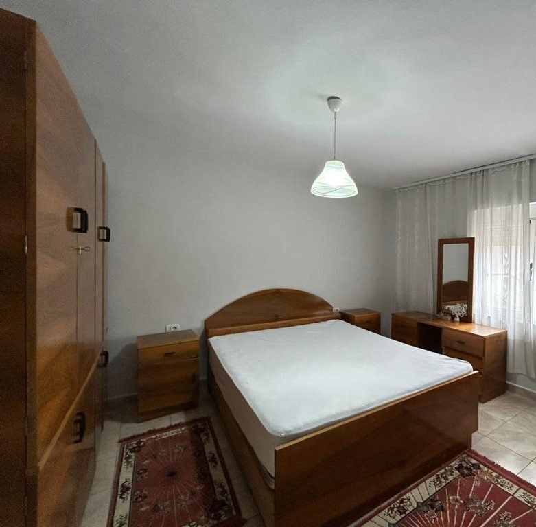 FOR RENT 1+1 APARTMENT NEAR THE MOSQUE CLOSE TO THE TABAKËVE BRIDGE