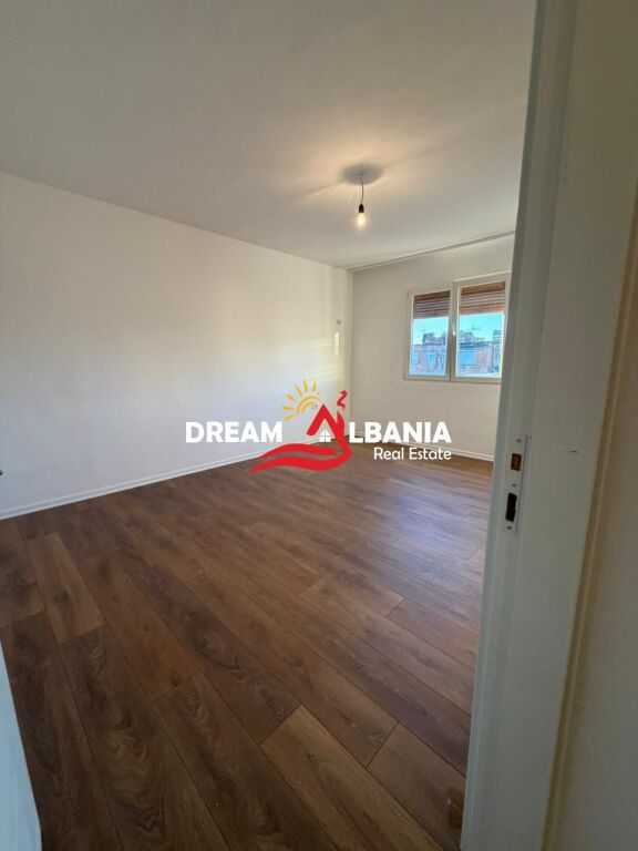 Shitet apartament 1+1 ne rrugen Kongresi i Manastirit, kryqezimi i Oxhakut (ID 4119468)