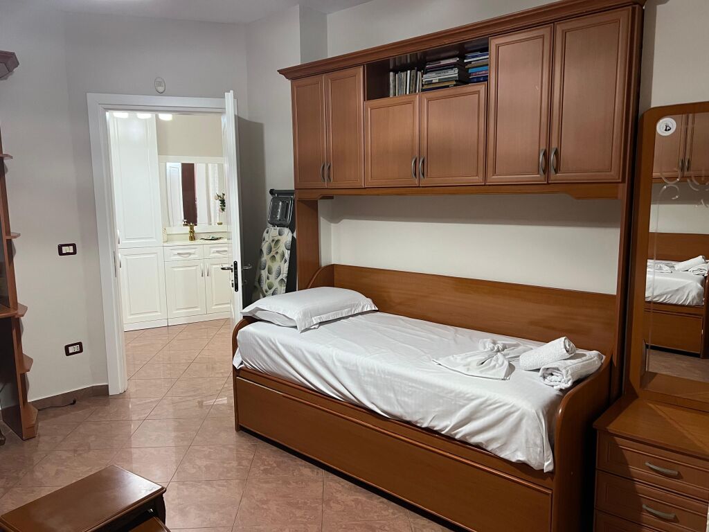 📍 Appartamento 2+1+2 in Affitto – Centro Tirana