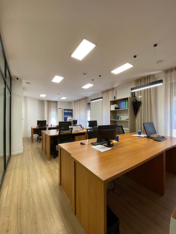 UFFICIO IN AFFITTO 200 M2 BOULEVARD ZOGU I PARE 270.000 LEKE