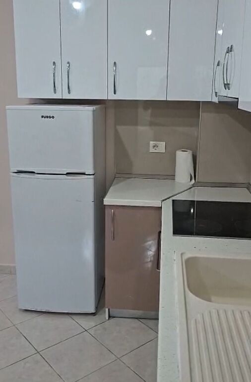 Jepet Apartament 1+1 me qira në Astir !